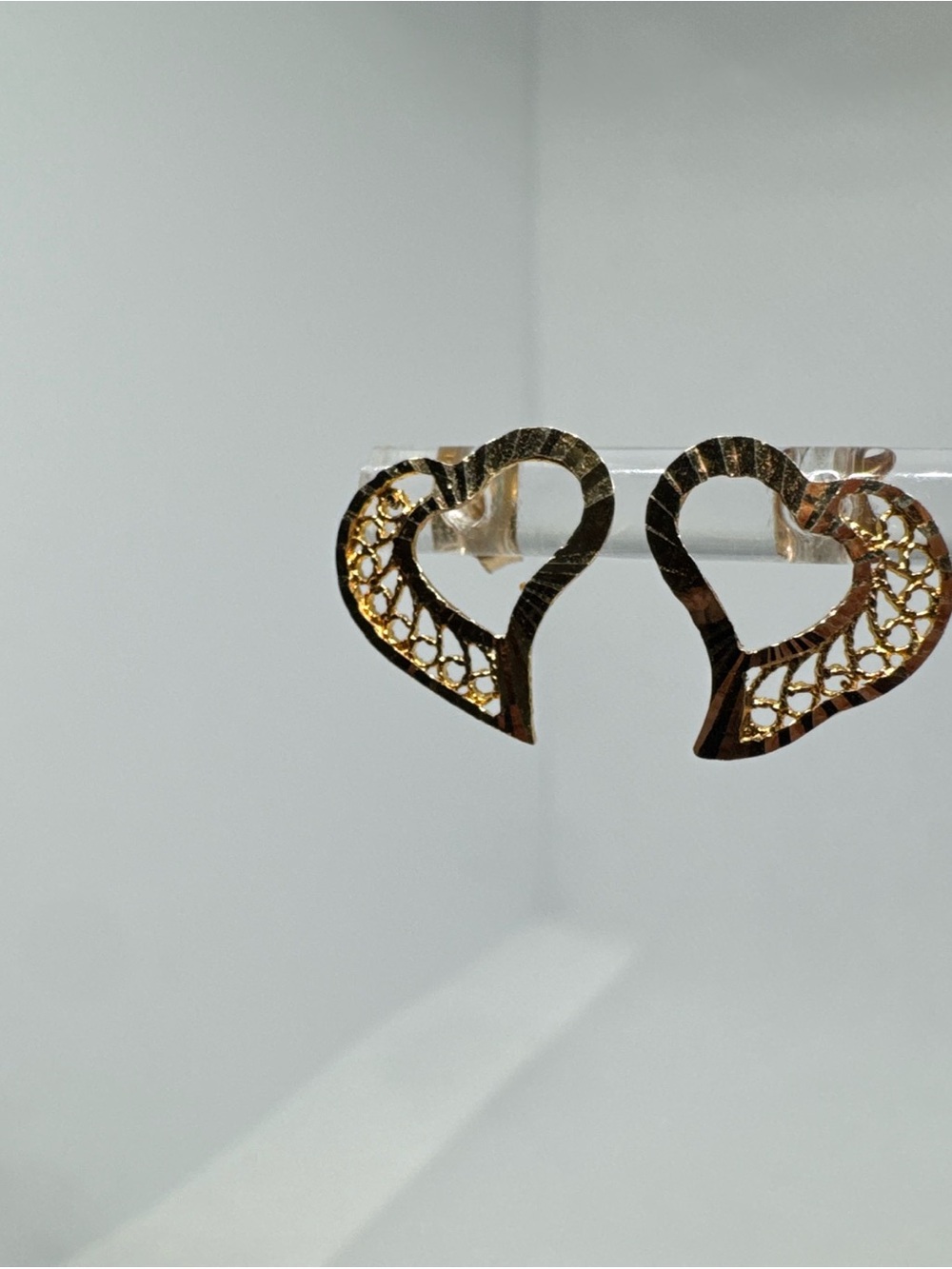 14k Gold Filigree Open Freeform Heart Stud Earrings Diamond Cut Love 1.2g